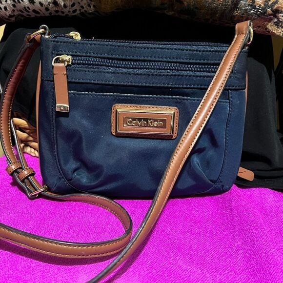 CALVIN KLEIN CROSSBODY SMALL PURSE - Picture 1 of 4